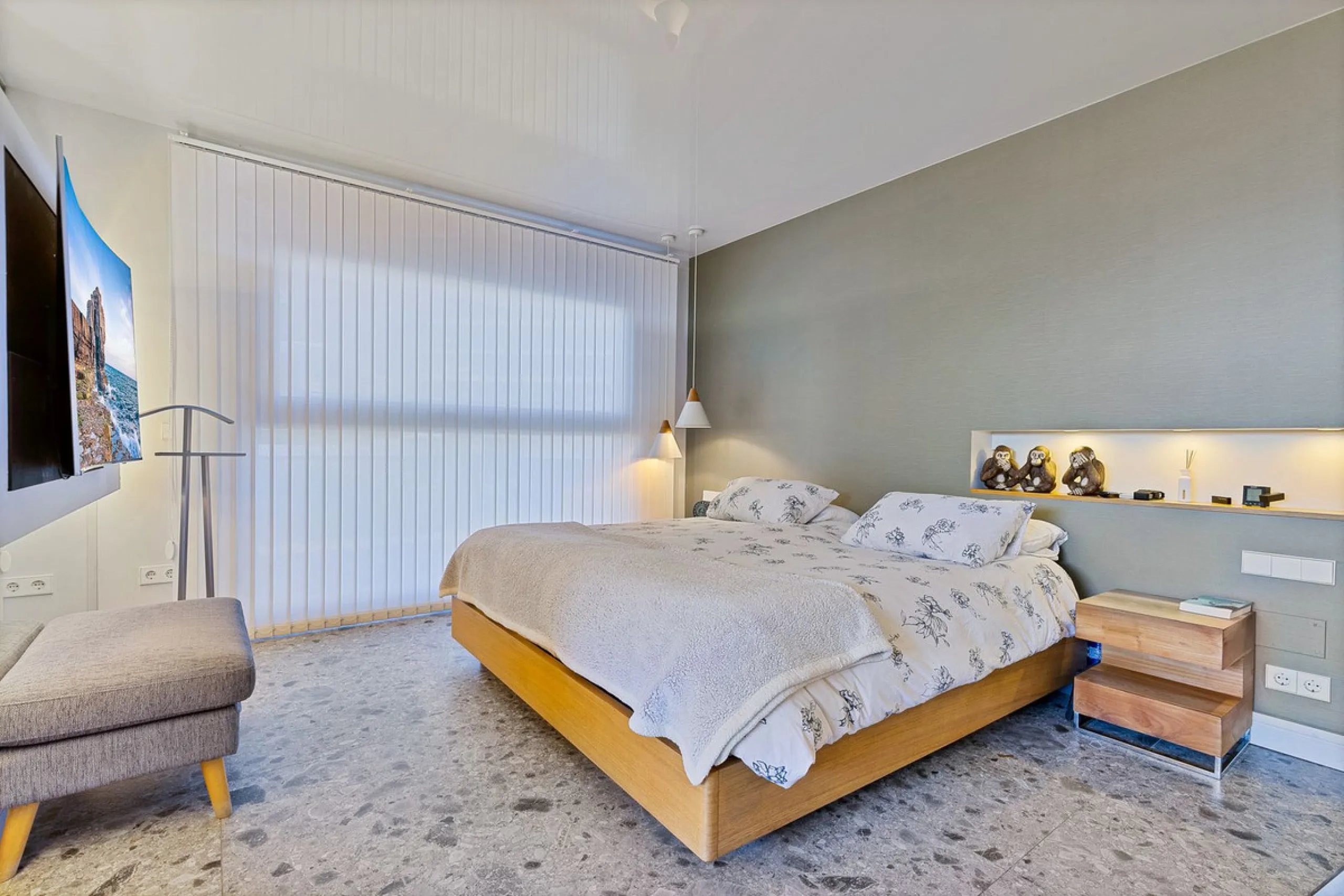 ✨ 235 m² built + 80 m² enclosed terrace | 591 m² plot | Private pool | Views of the Bay of Fuengirola ✨