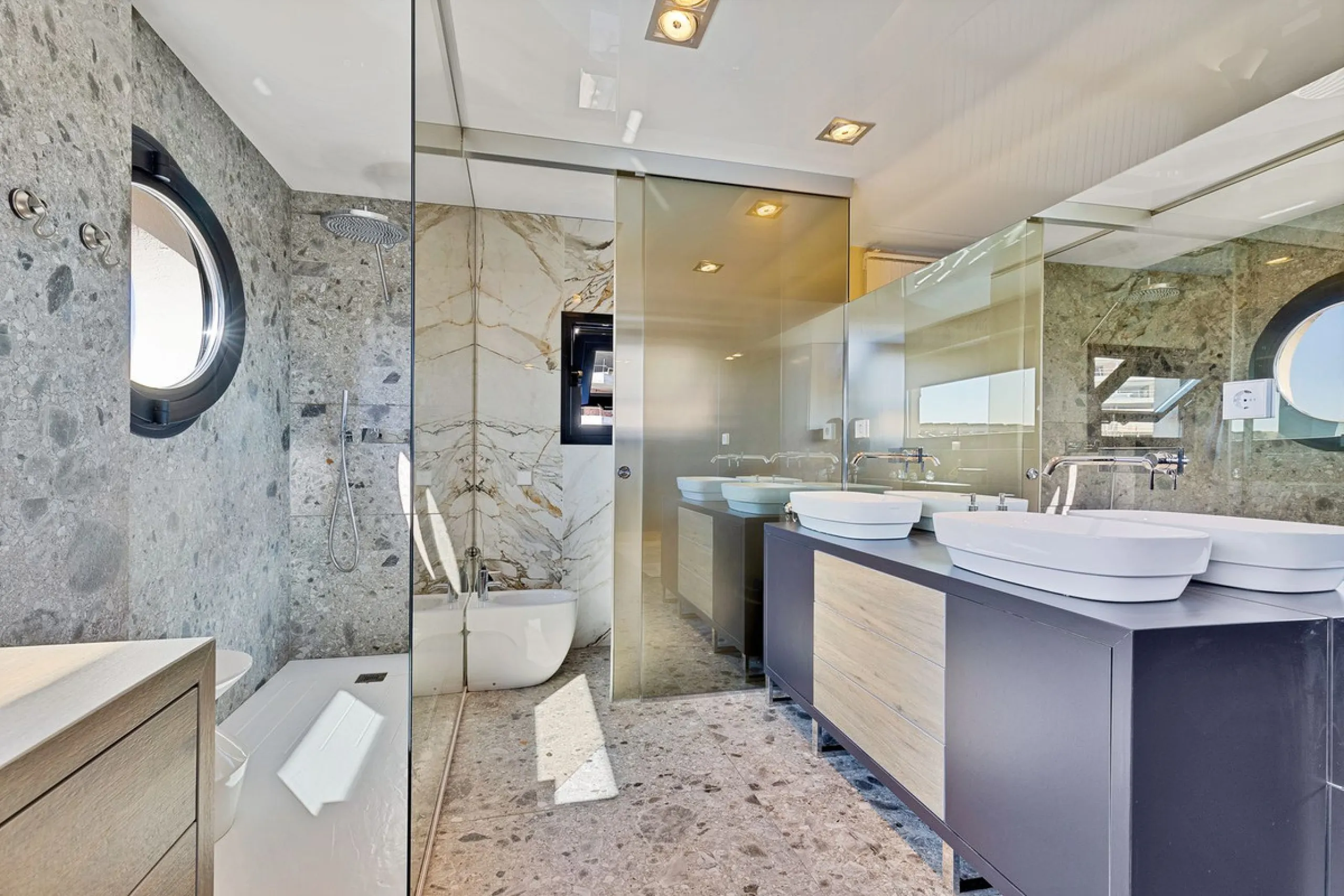 ✨ 235 m² built + 80 m² enclosed terrace | 591 m² plot | Private pool | Views of the Bay of Fuengirola ✨