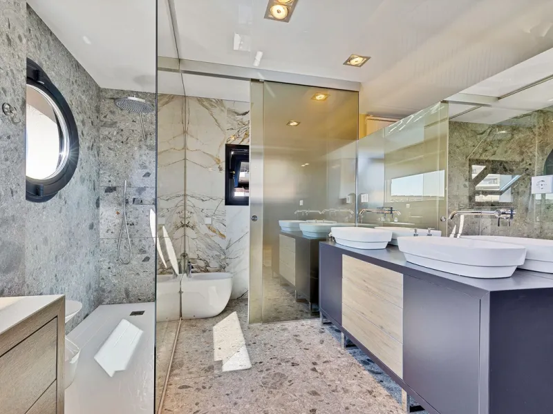 ✨ 235 m² built + 80 m² enclosed terrace | 591 m² plot | Private pool | Views of the Bay of Fuengirola ✨