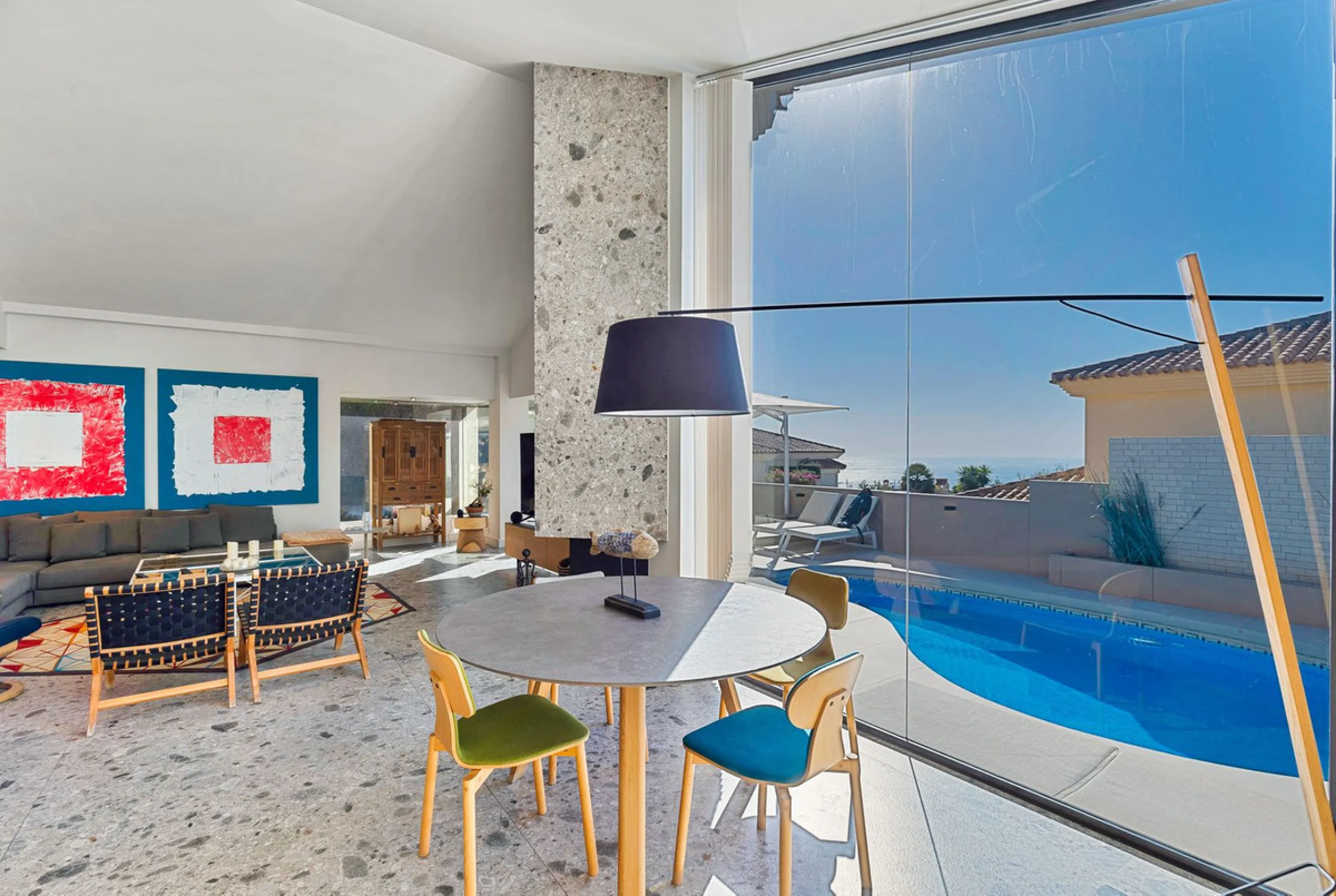 ✨ 235 m² built + 80 m² enclosed terrace | 591 m² plot | Private pool | Views of the Bay of Fuengirola ✨