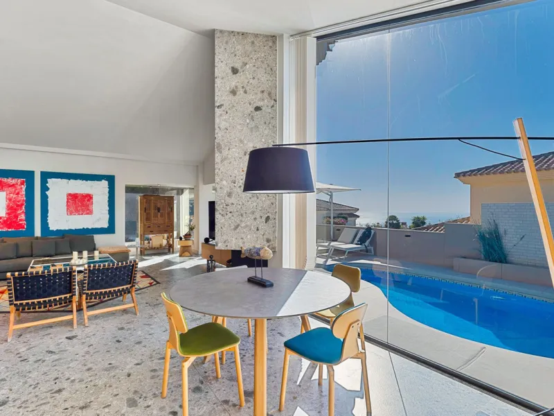 ✨ 235 m² built + 80 m² enclosed terrace | 591 m² plot | Private pool | Views of the Bay of Fuengirola ✨