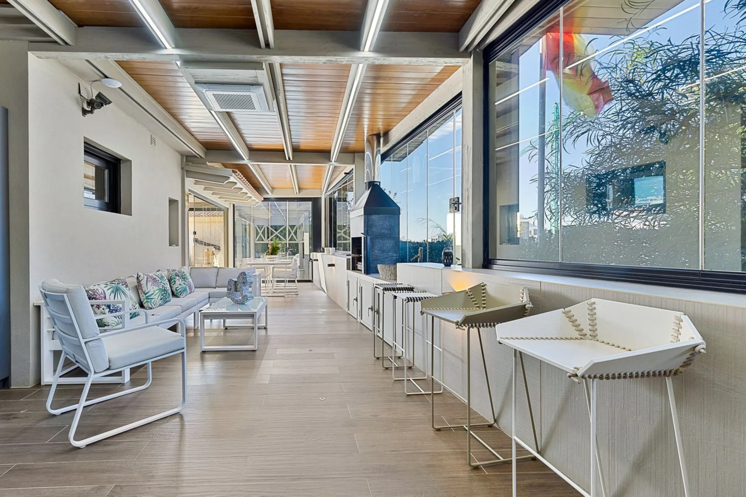 ✨ 235 m² built + 80 m² enclosed terrace | 591 m² plot | Private pool | Views of the Bay of Fuengirola ✨