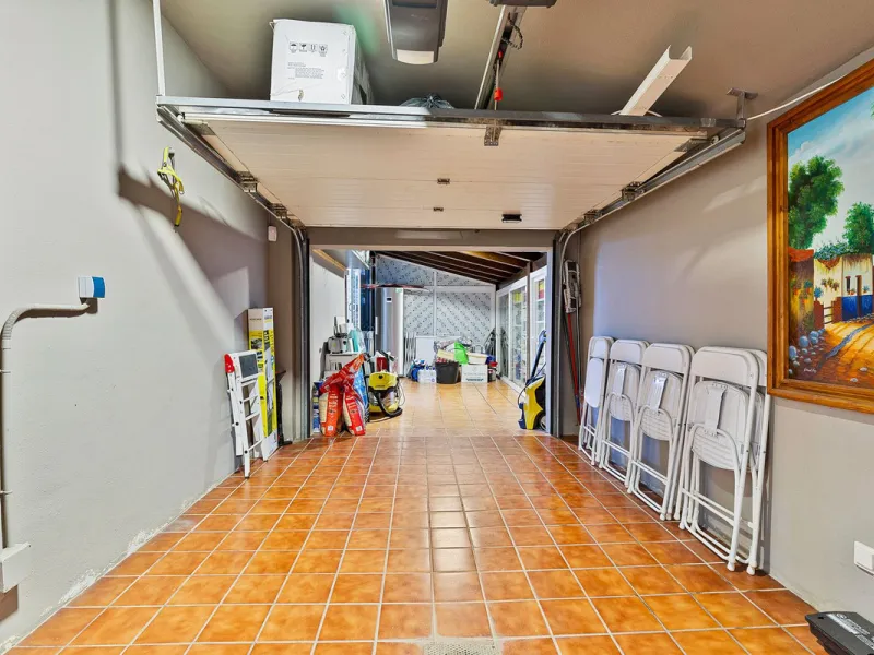 ✨ 235 m² built + 80 m² enclosed terrace | 591 m² plot | Private pool | Views of the Bay of Fuengirola ✨