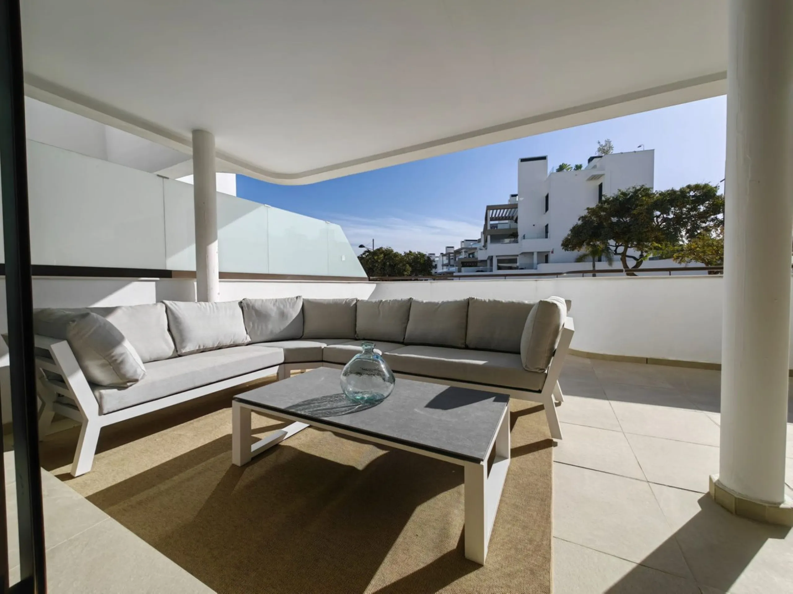 Brand-New Luxury 4-Bedroom Apartment in South Place, Las Mesas, Estepona
