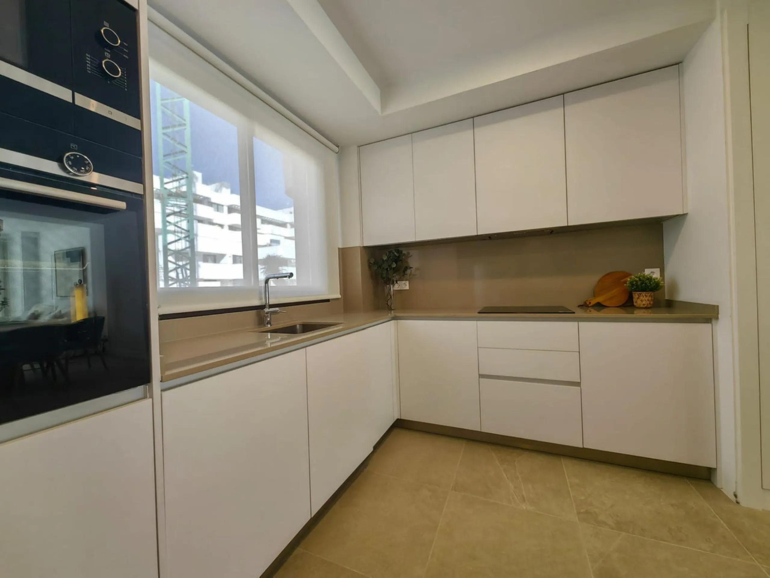 Brand-New Luxury 4-Bedroom Apartment in South Place, Las Mesas, Estepona