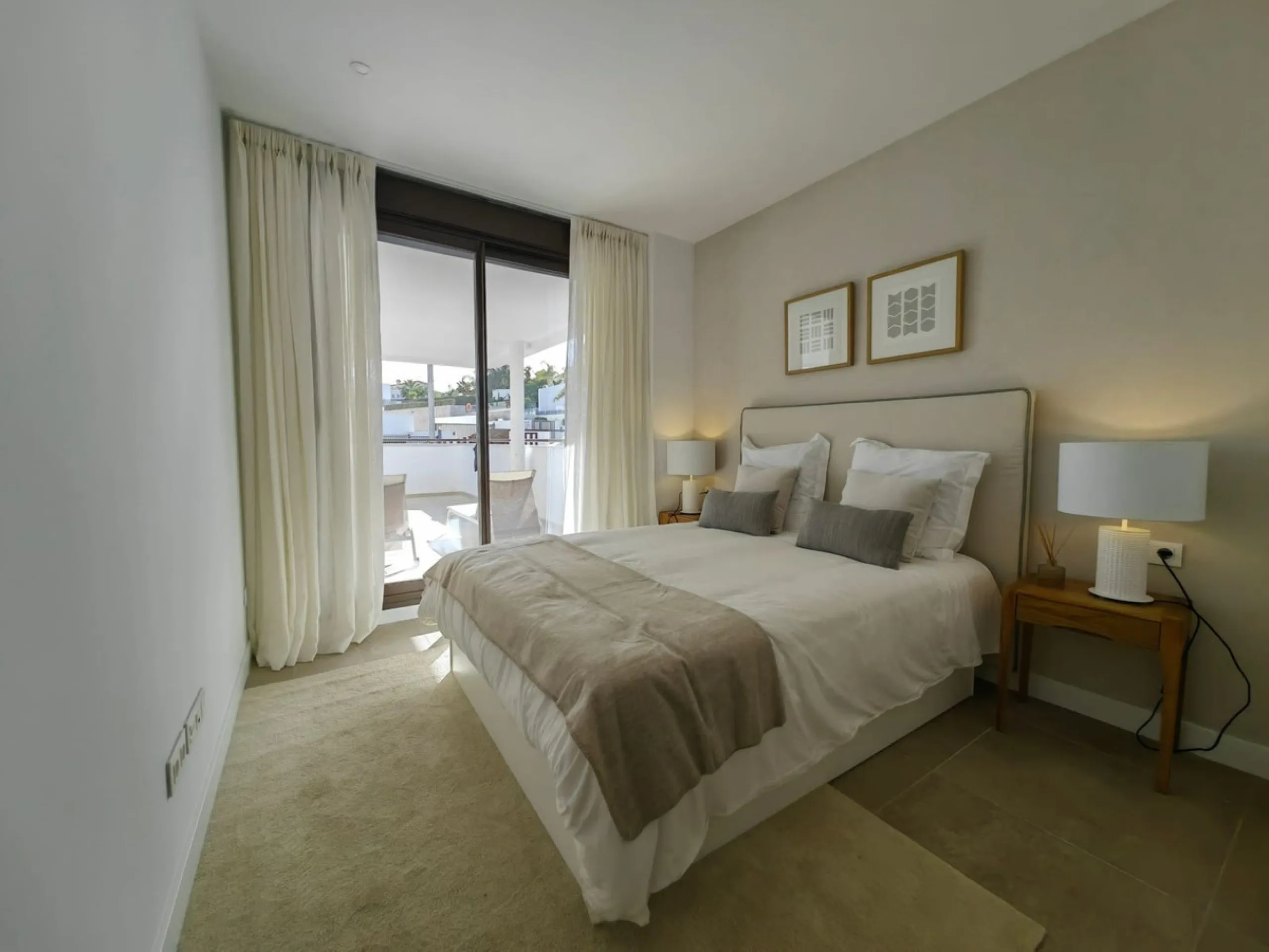 Brand-New Luxury 4-Bedroom Apartment in South Place, Las Mesas, Estepona