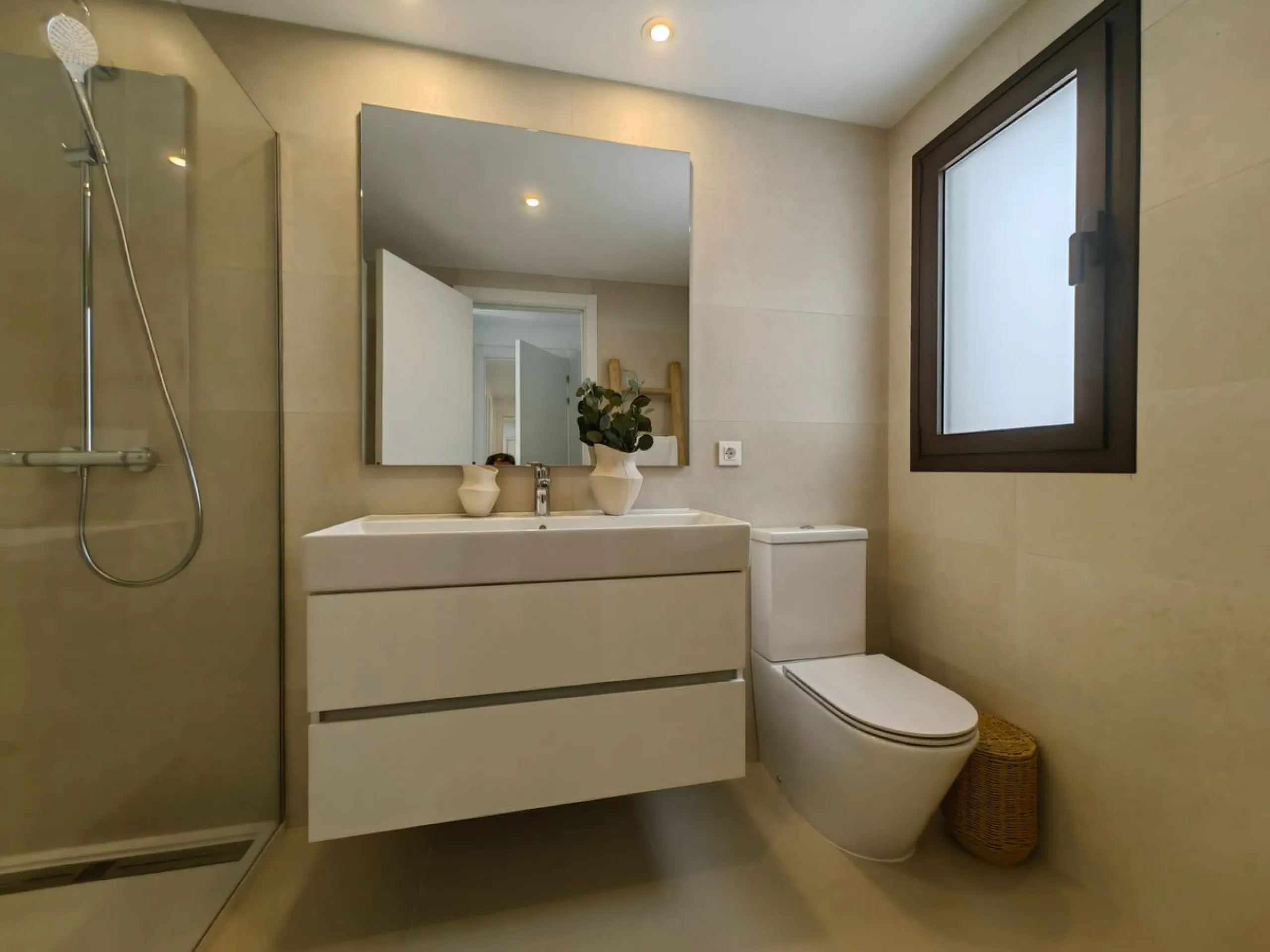Brand-New Luxury 4-Bedroom Apartment in South Place, Las Mesas, Estepona