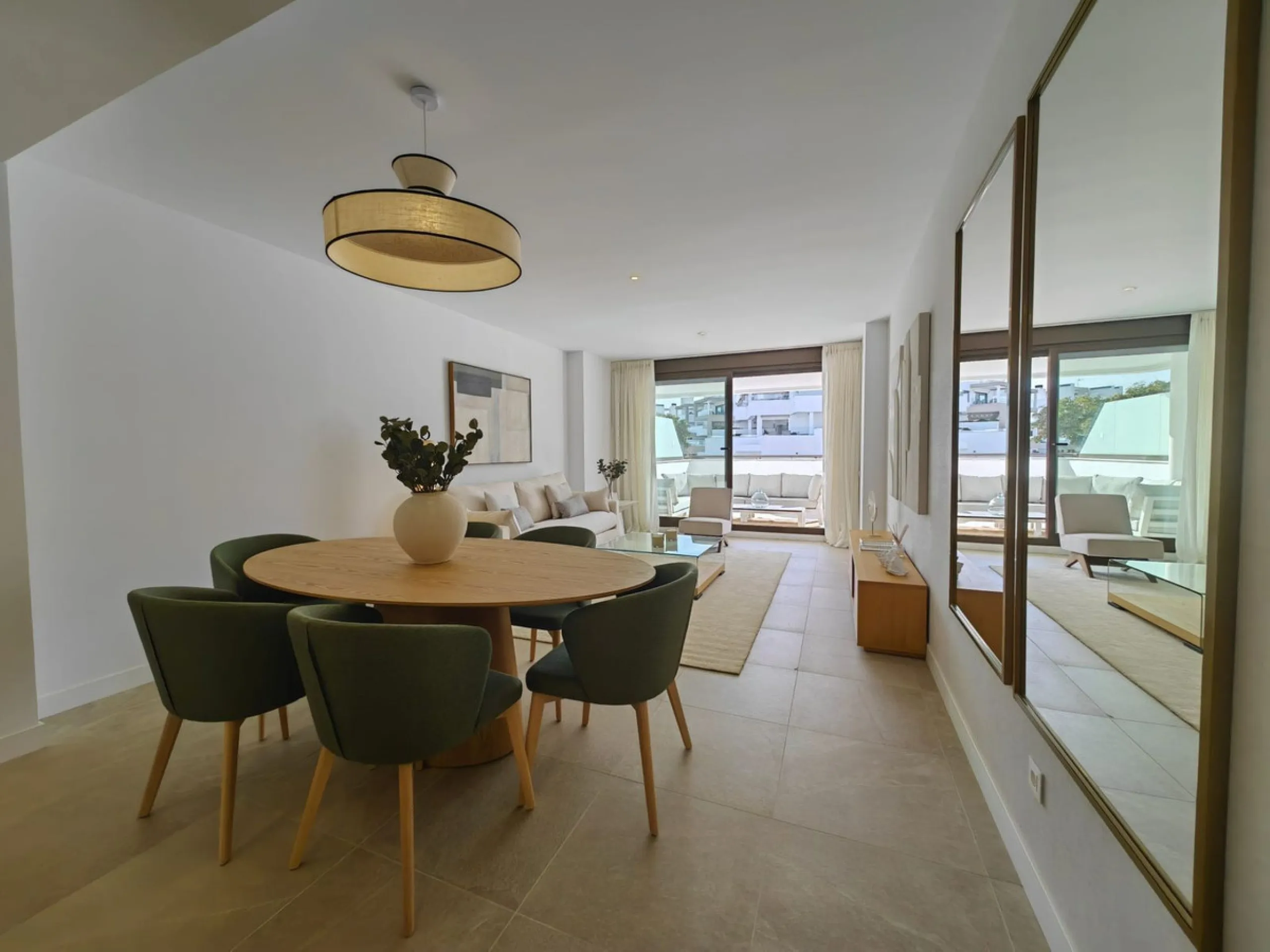 Brand-New Luxury 4-Bedroom Apartment in South Place, Las Mesas, Estepona