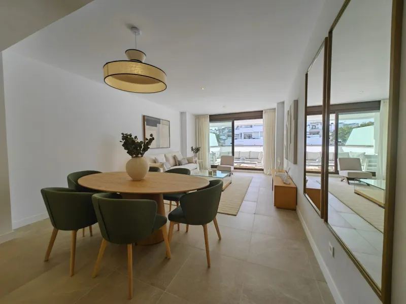 Brand-New Luxury 4-Bedroom Apartment in South Place, Las Mesas, Estepona