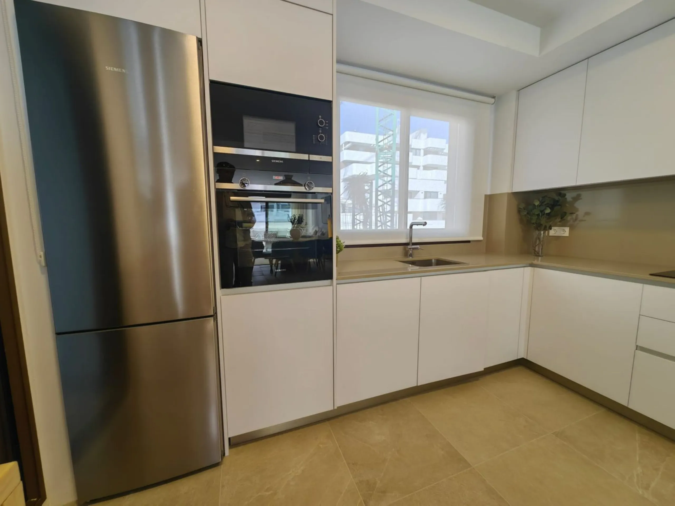 Brand-New Luxury 4-Bedroom Apartment in South Place, Las Mesas, Estepona