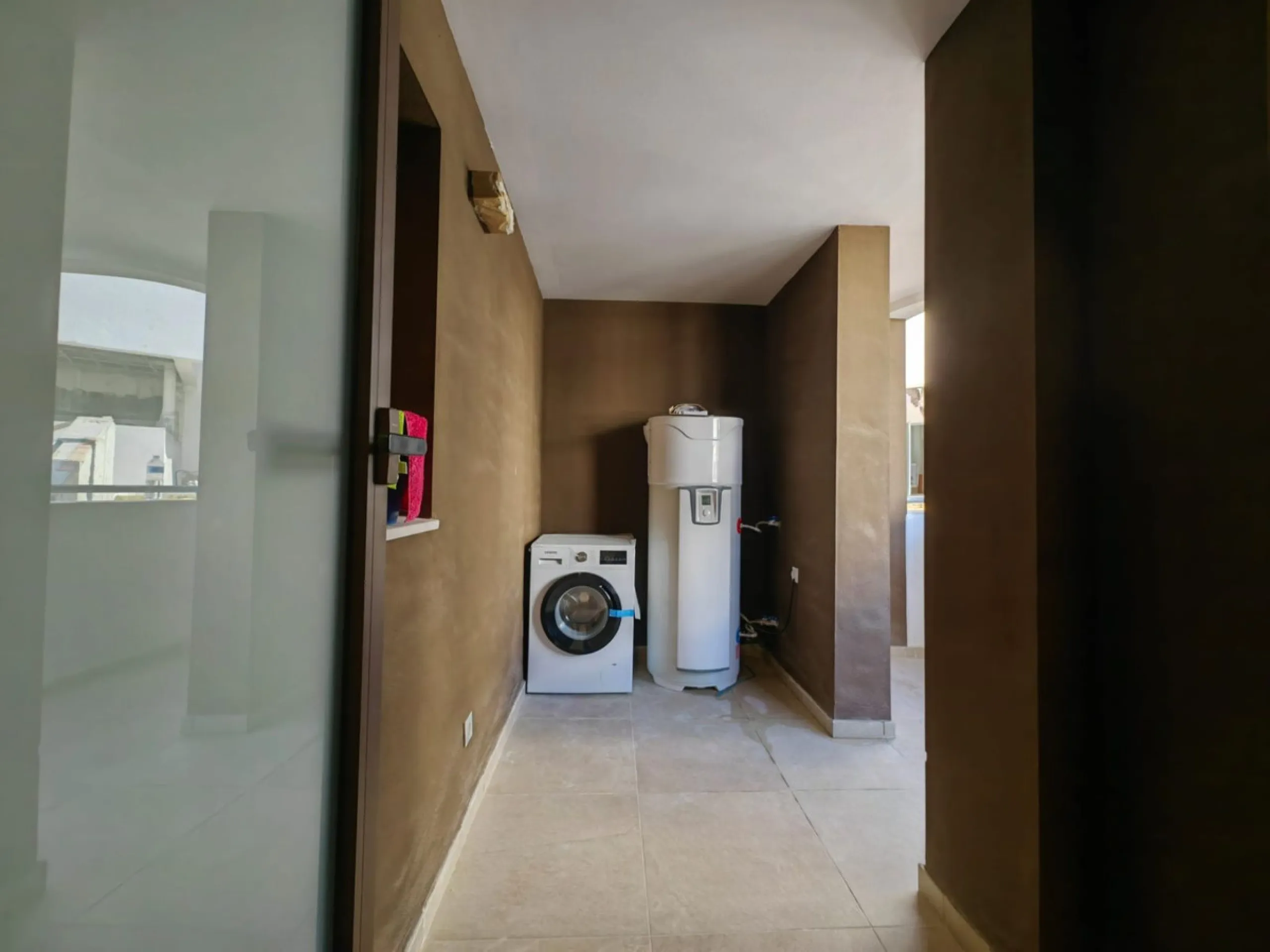 Brand-New Luxury 4-Bedroom Apartment in South Place, Las Mesas, Estepona