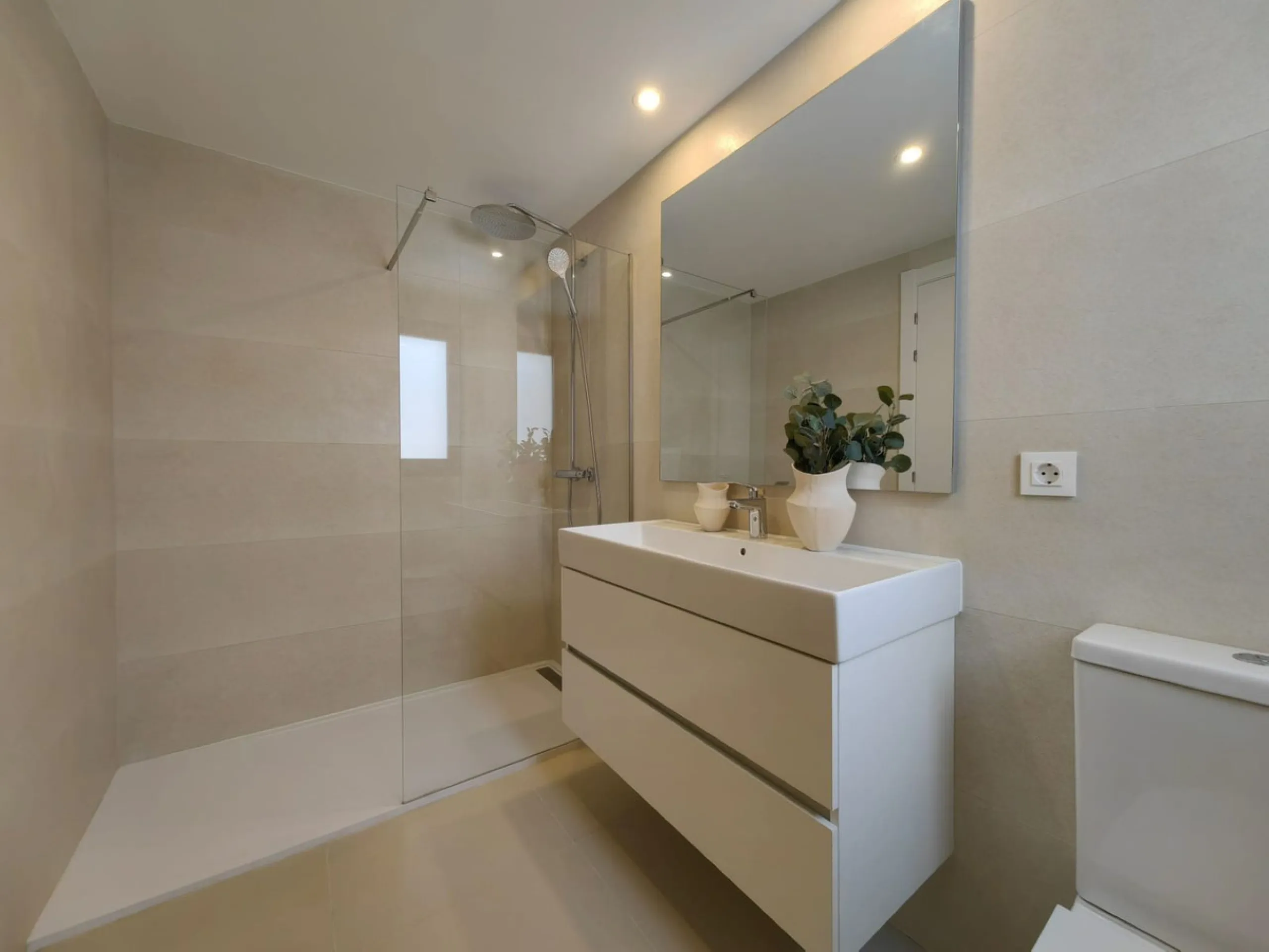Brand-New Luxury 4-Bedroom Apartment in South Place, Las Mesas, Estepona