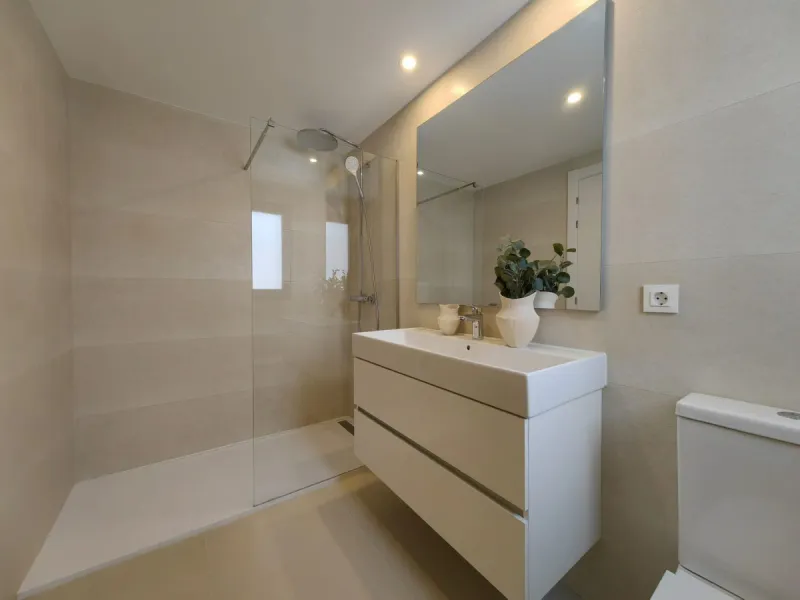 Brand-New Luxury 4-Bedroom Apartment in South Place, Las Mesas, Estepona