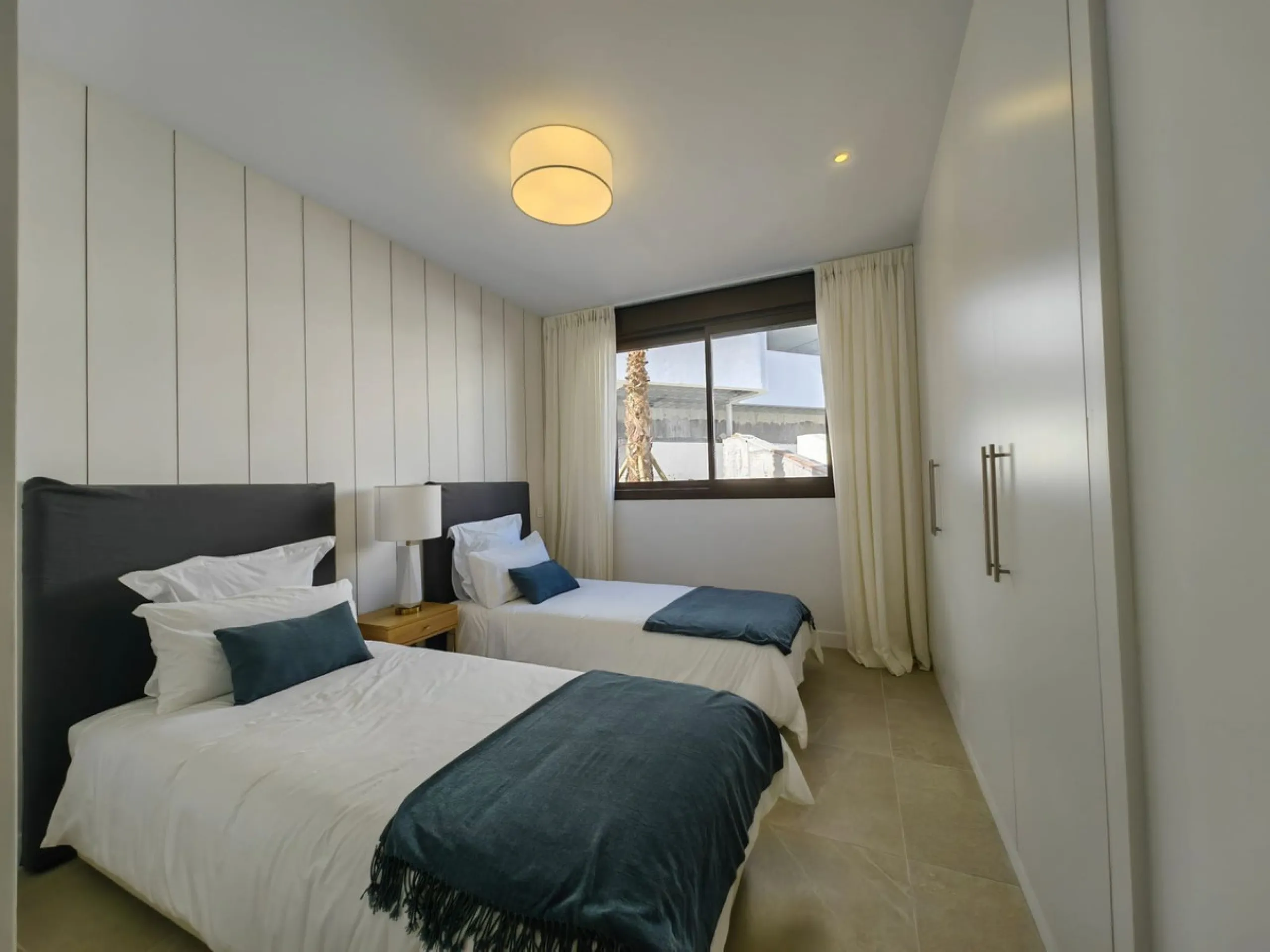 Brand-New Luxury 4-Bedroom Apartment in South Place, Las Mesas, Estepona