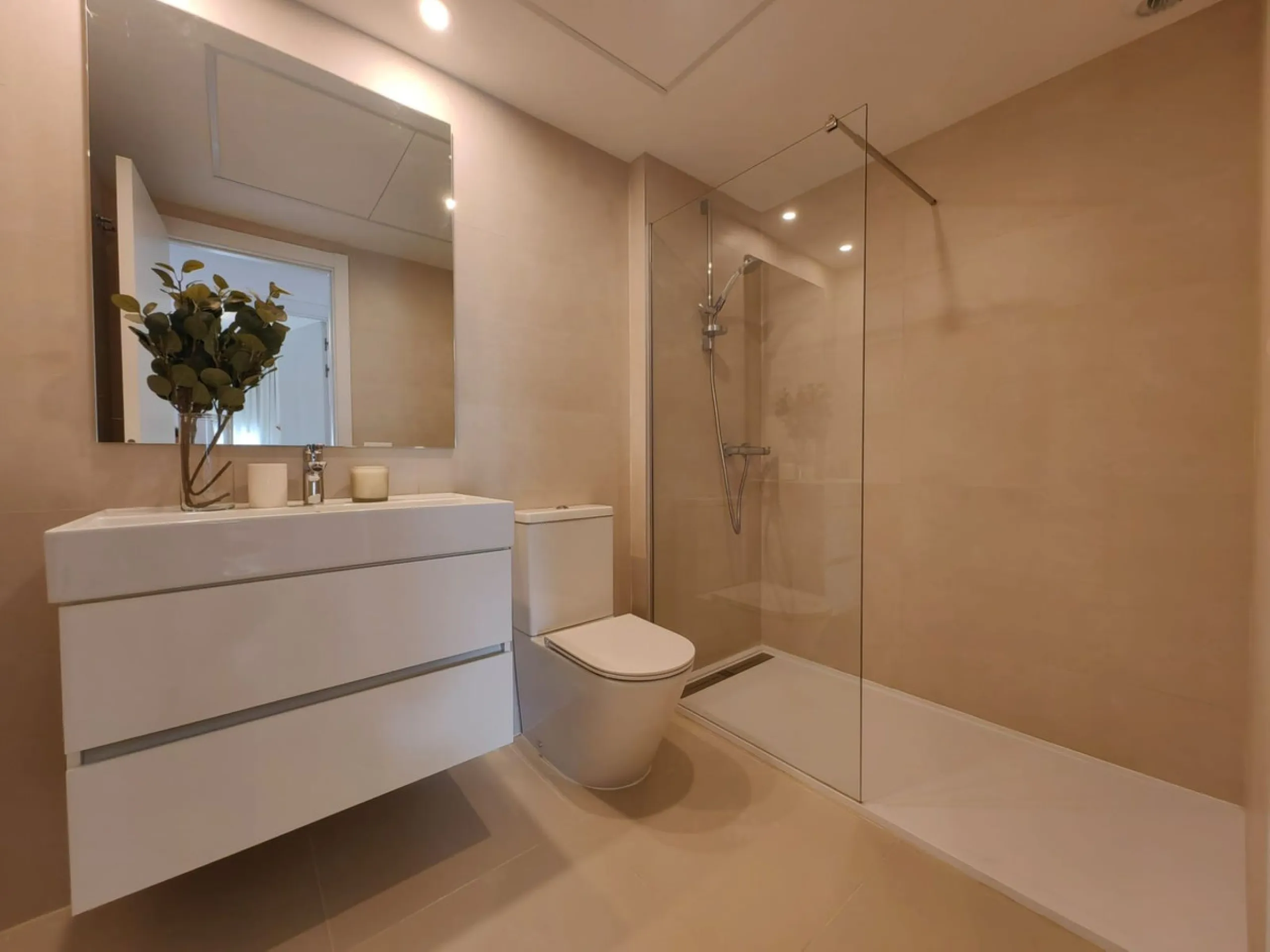 Brand-New Luxury 4-Bedroom Apartment in South Place, Las Mesas, Estepona