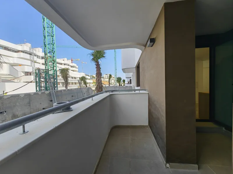 Brand-New Luxury 4-Bedroom Apartment in South Place, Las Mesas, Estepona