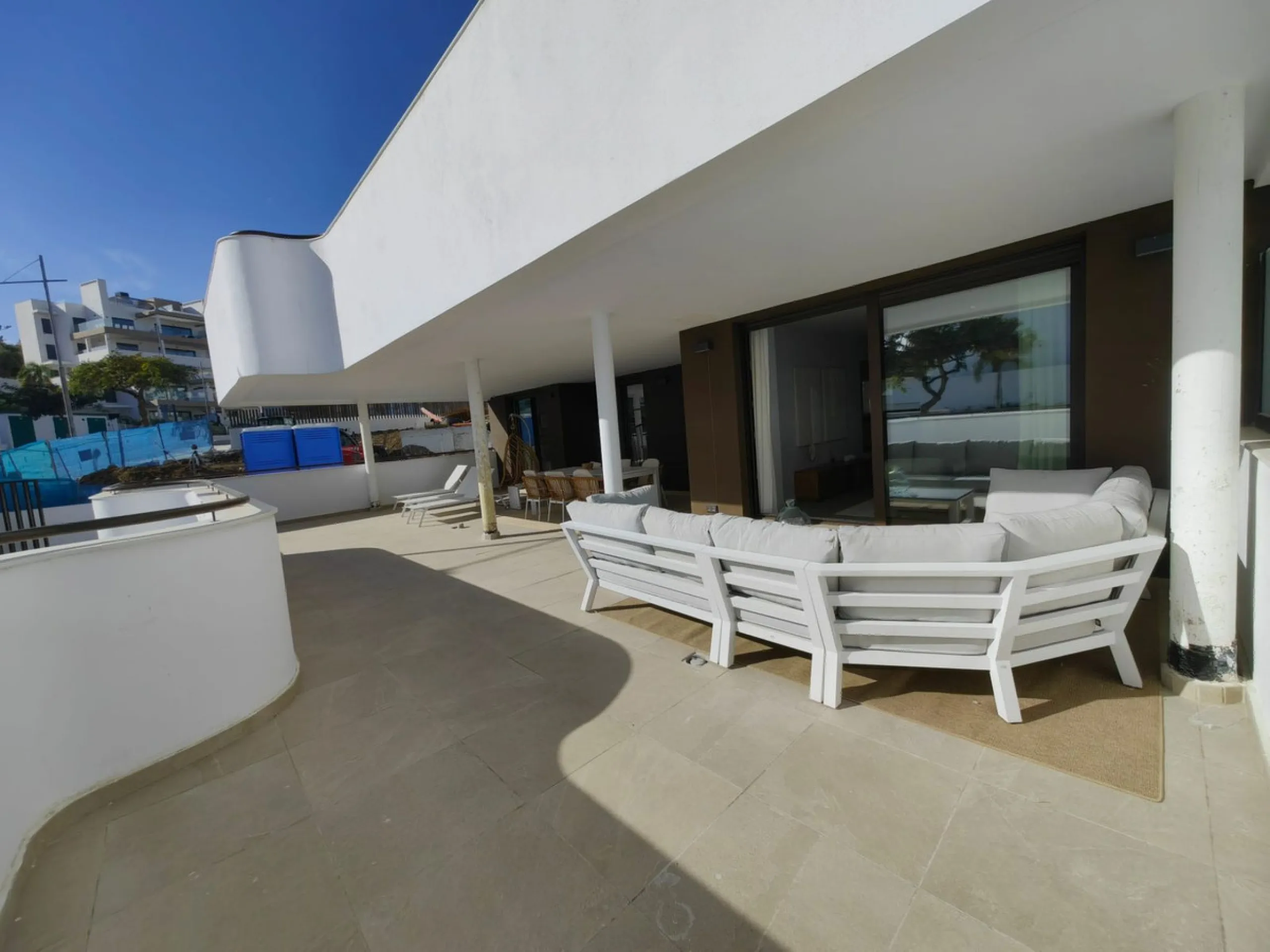 Brand-New Luxury 4-Bedroom Apartment in South Place, Las Mesas, Estepona