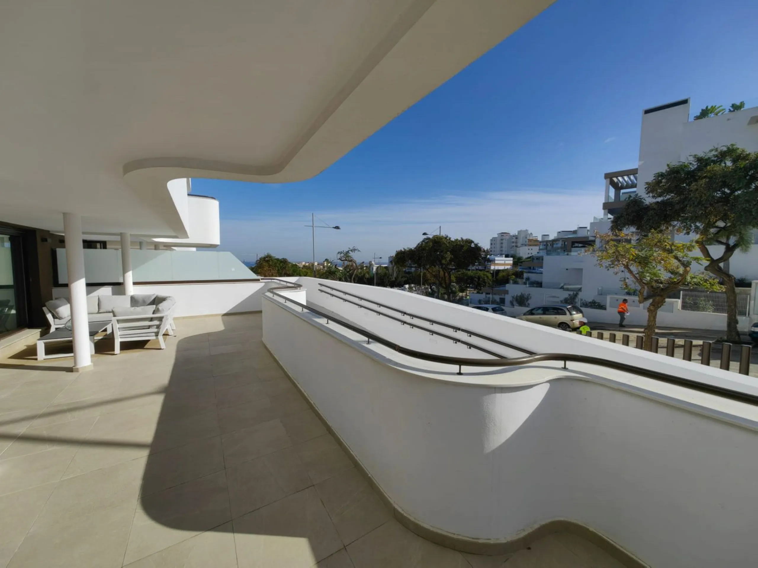 Brand-New Luxury 4-Bedroom Apartment in South Place, Las Mesas, Estepona