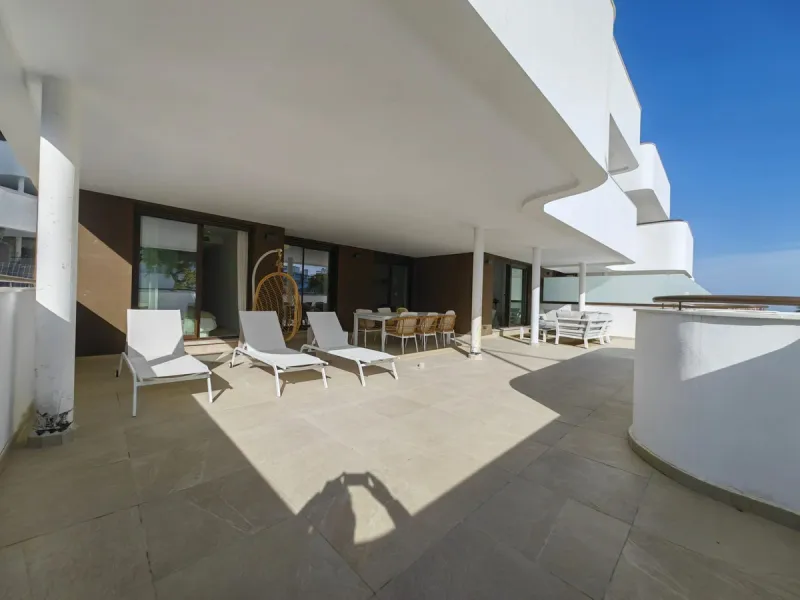 Brand-New Luxury 4-Bedroom Apartment in South Place, Las Mesas, Estepona