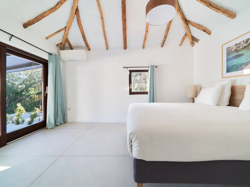Villa Audrey | Luxury Modern Villa with Private Pool, Tennis Court & Guest Apartment.
