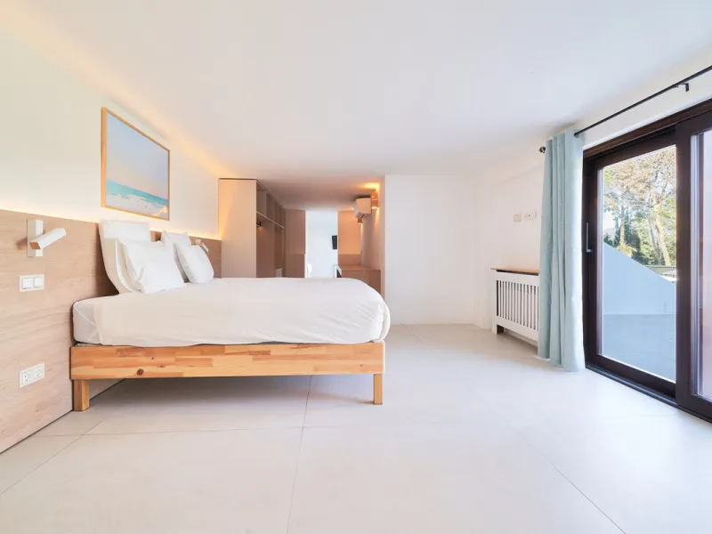Villa Audrey | Luxury Modern Villa with Private Pool, Tennis Court & Guest Apartment.