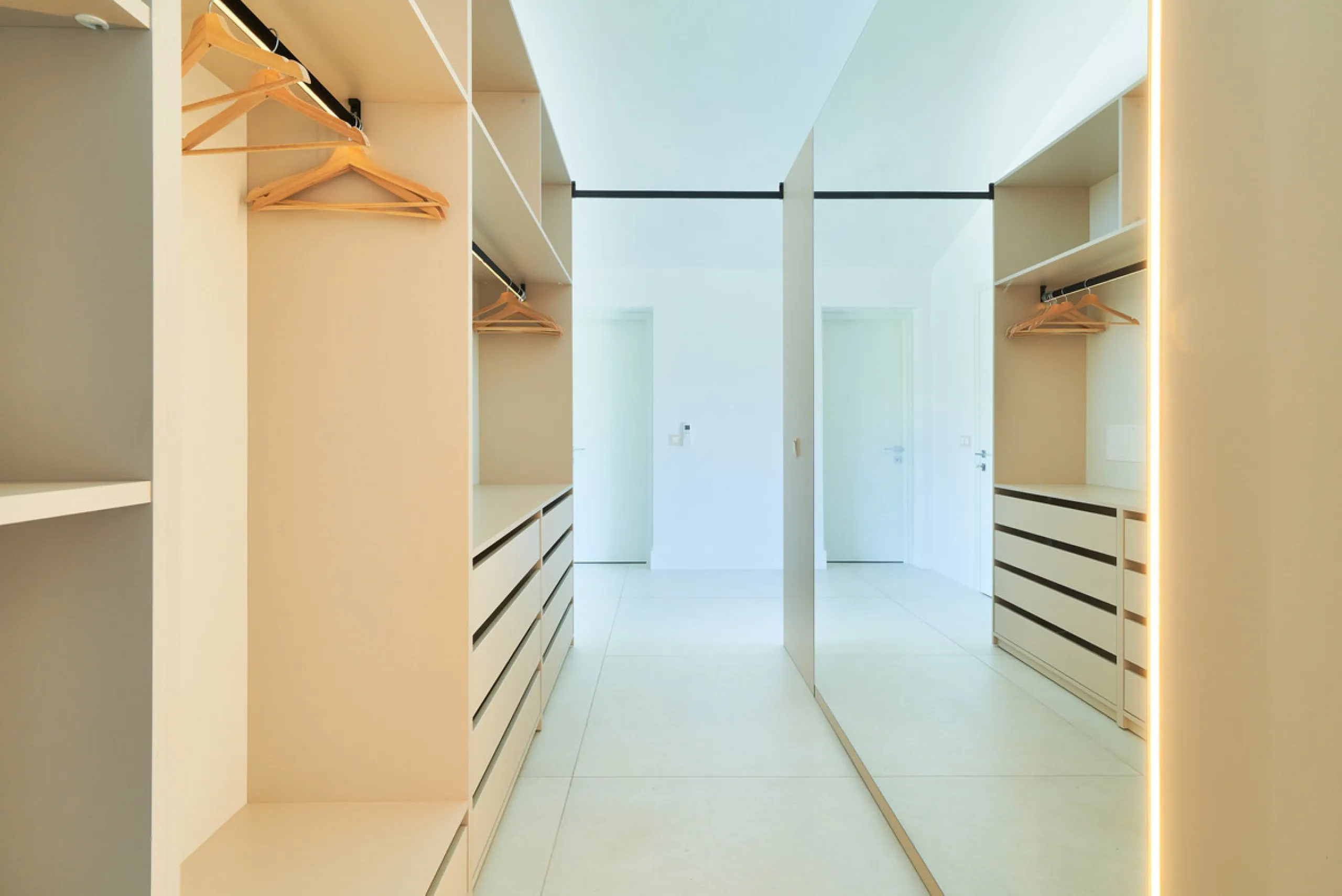 Villa Audrey | Luxury Modern Villa with Private Pool, Tennis Court & Guest Apartment.