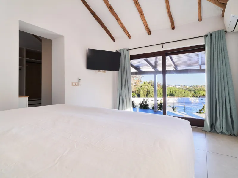 Villa Audrey | Luxury Modern Villa with Private Pool, Tennis Court & Guest Apartment.