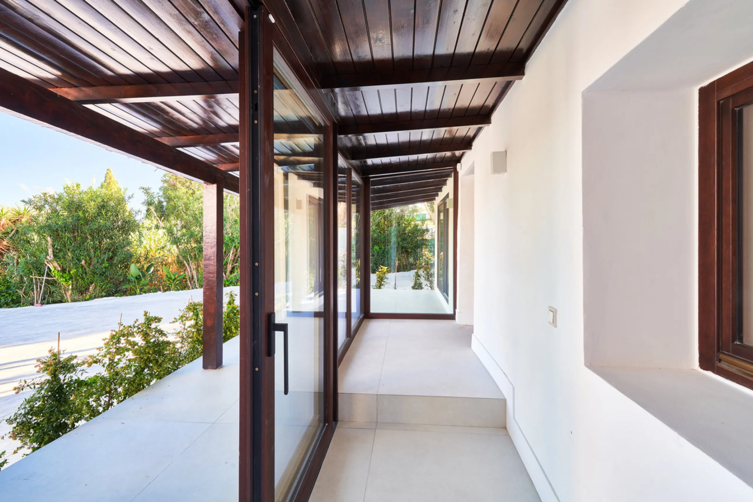 Villa Audrey | Luxury Modern Villa with Private Pool, Tennis Court & Guest Apartment.