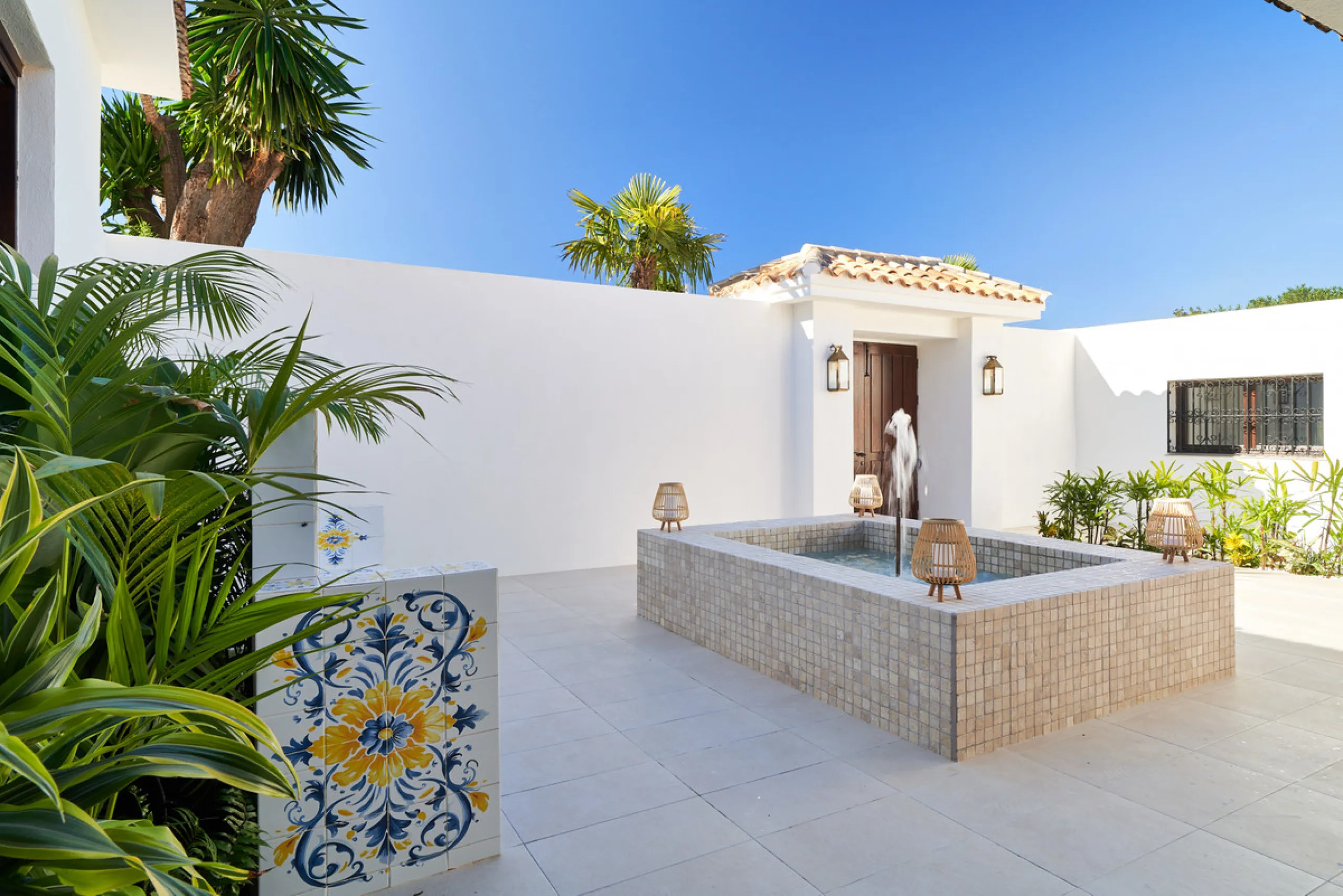 Villa Audrey | Luxury Modern Villa with Private Pool, Tennis Court & Guest Apartment.