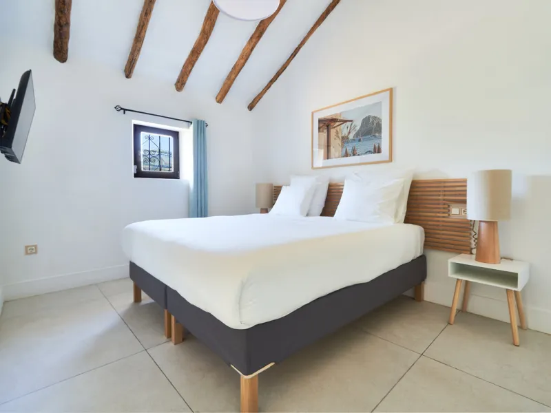 Villa Audrey | Luxury Modern Villa with Private Pool, Tennis Court & Guest Apartment.