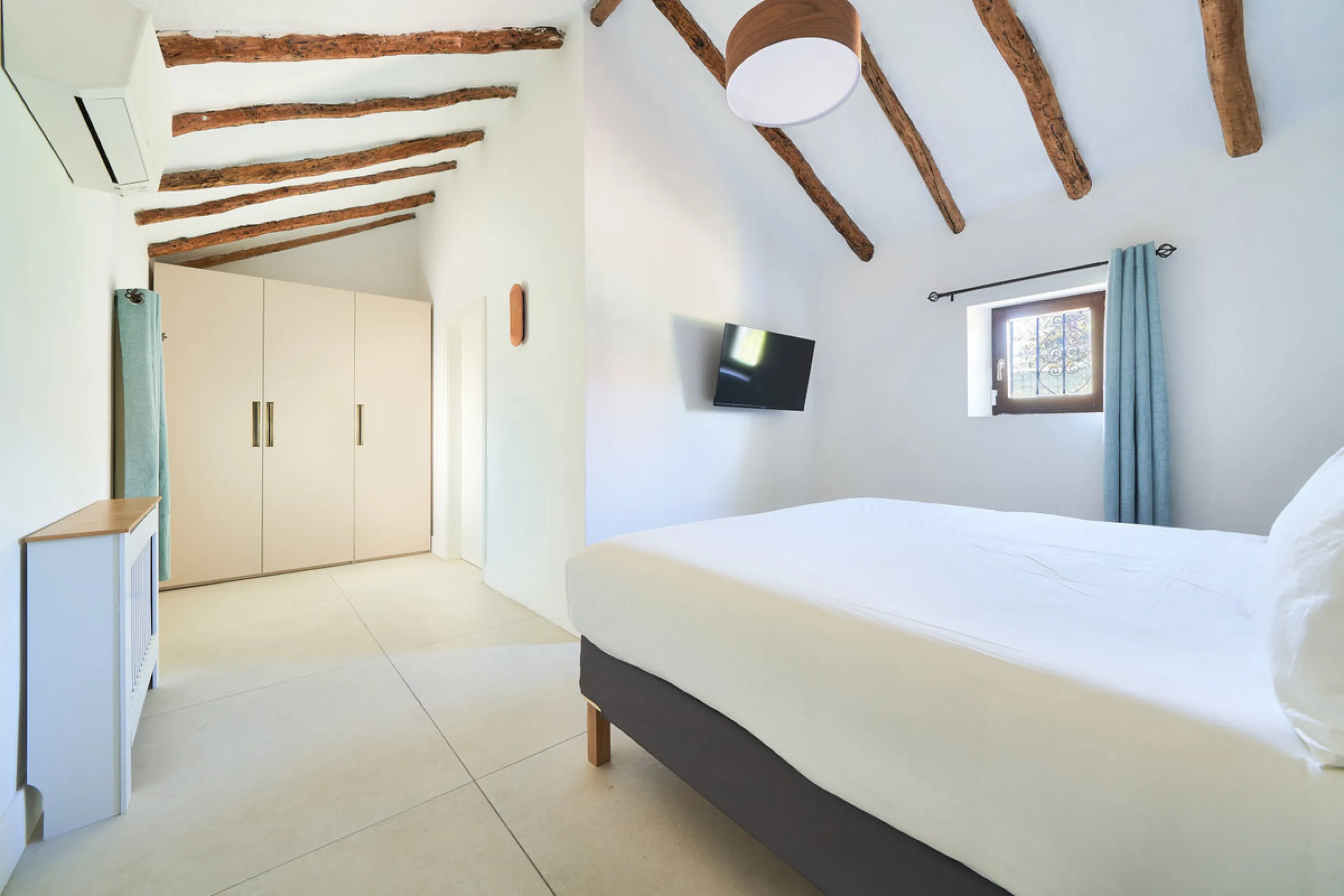 Villa Audrey | Luxury Modern Villa with Private Pool, Tennis Court & Guest Apartment.