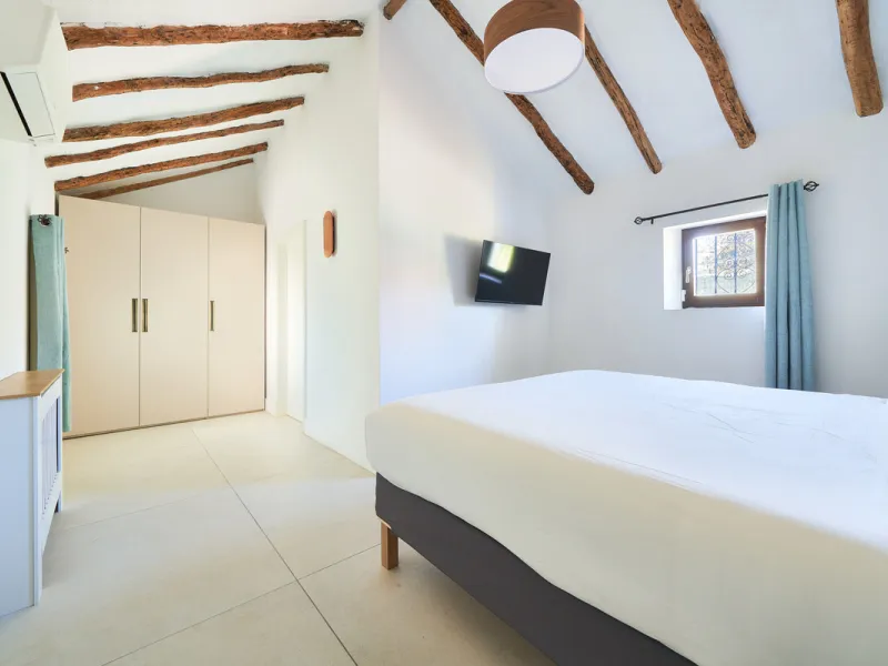 Villa Audrey | Luxury Modern Villa with Private Pool, Tennis Court & Guest Apartment.