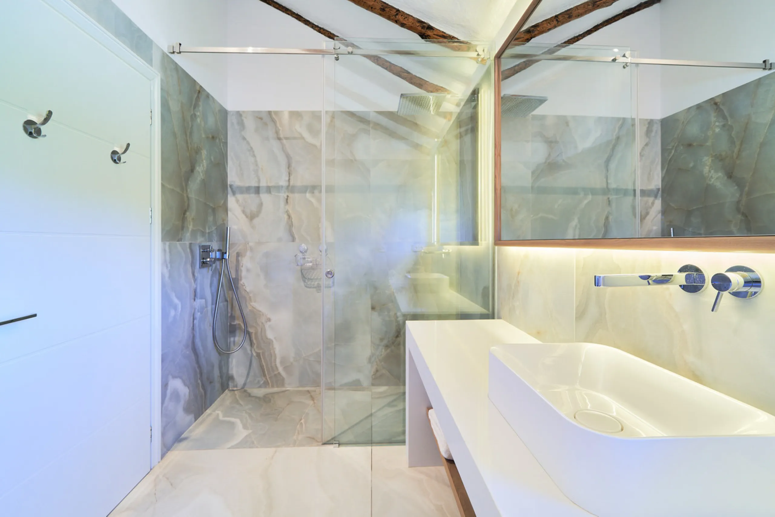Villa Audrey | Luxury Modern Villa with Private Pool, Tennis Court & Guest Apartment.
