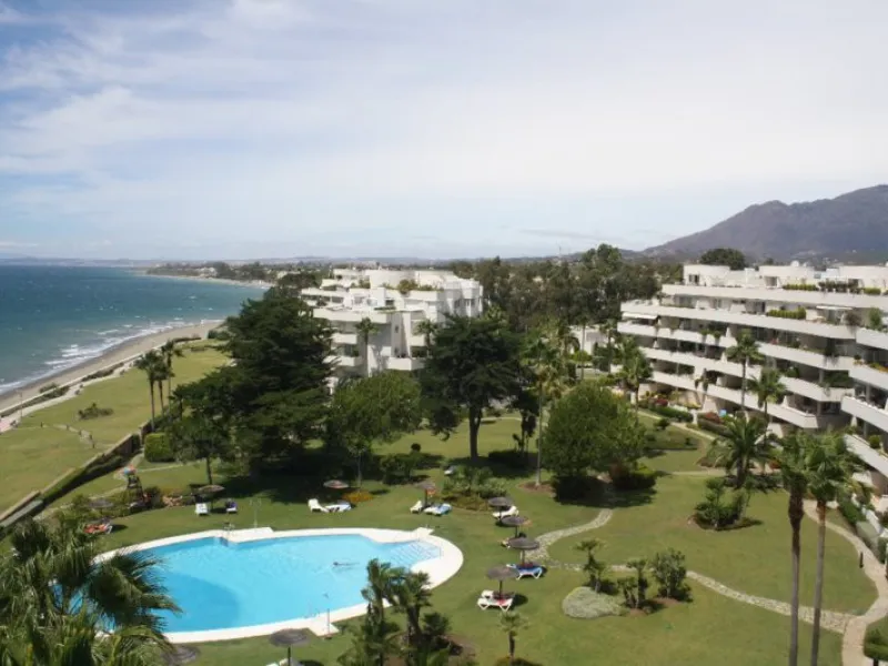 Discover This Exclusive Property in Los Granados Playa, Estepona – Luxury Living by the Sea ????✨ Located in a prestigious beachfront development, this stunning apartment offers direct access to the sea and an array of first-class amenities. Enjoy a secur