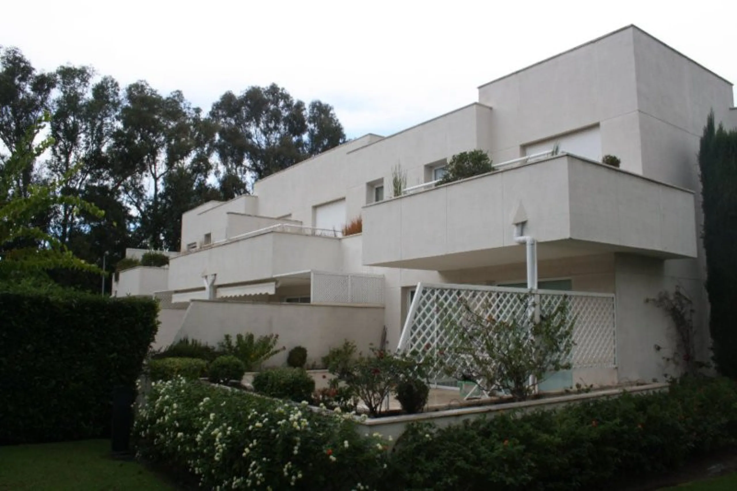 Apartment - Middle Floor Apartment в продаже в Estepona, Málaga. В доме 3 спален и 2 ванных комнат. Площадь дома 170 м²