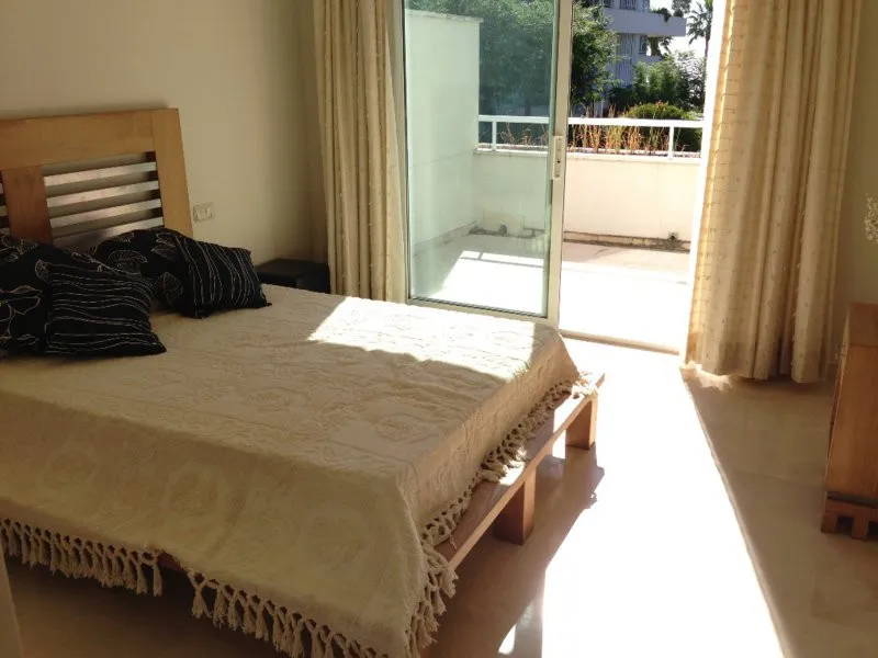Apartment - Middle Floor Apartment в продаже в Estepona, Málaga. В доме 3 спален и 2 ванных комнат. Площадь дома 170 м²