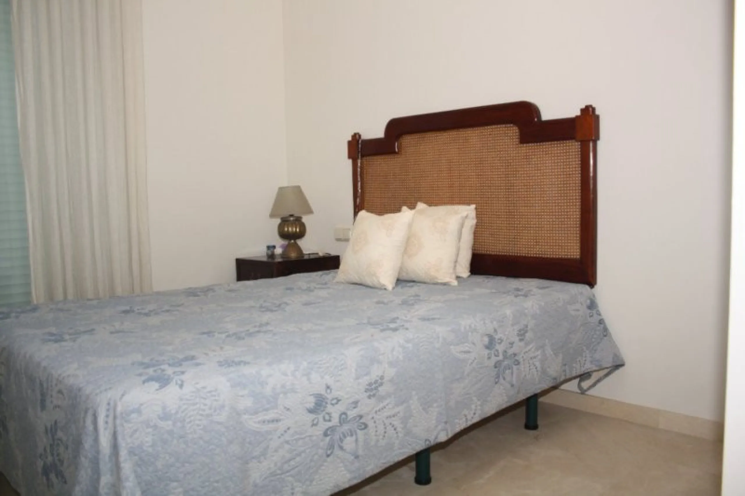 Apartment - Middle Floor Apartment в продаже в Estepona, Málaga. В доме 3 спален и 2 ванных комнат. Площадь дома 170 м²