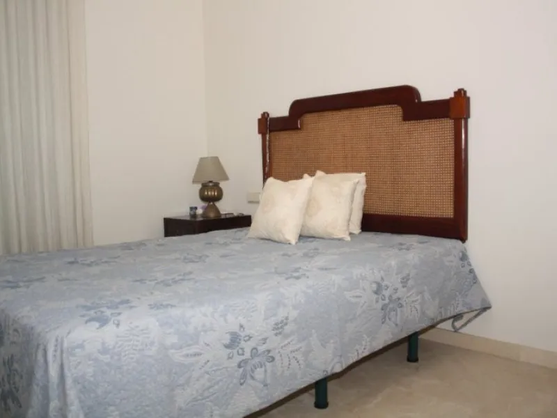 Apartment - Middle Floor Apartment в продаже в Estepona, Málaga. В доме 3 спален и 2 ванных комнат. Площадь дома 170 м²