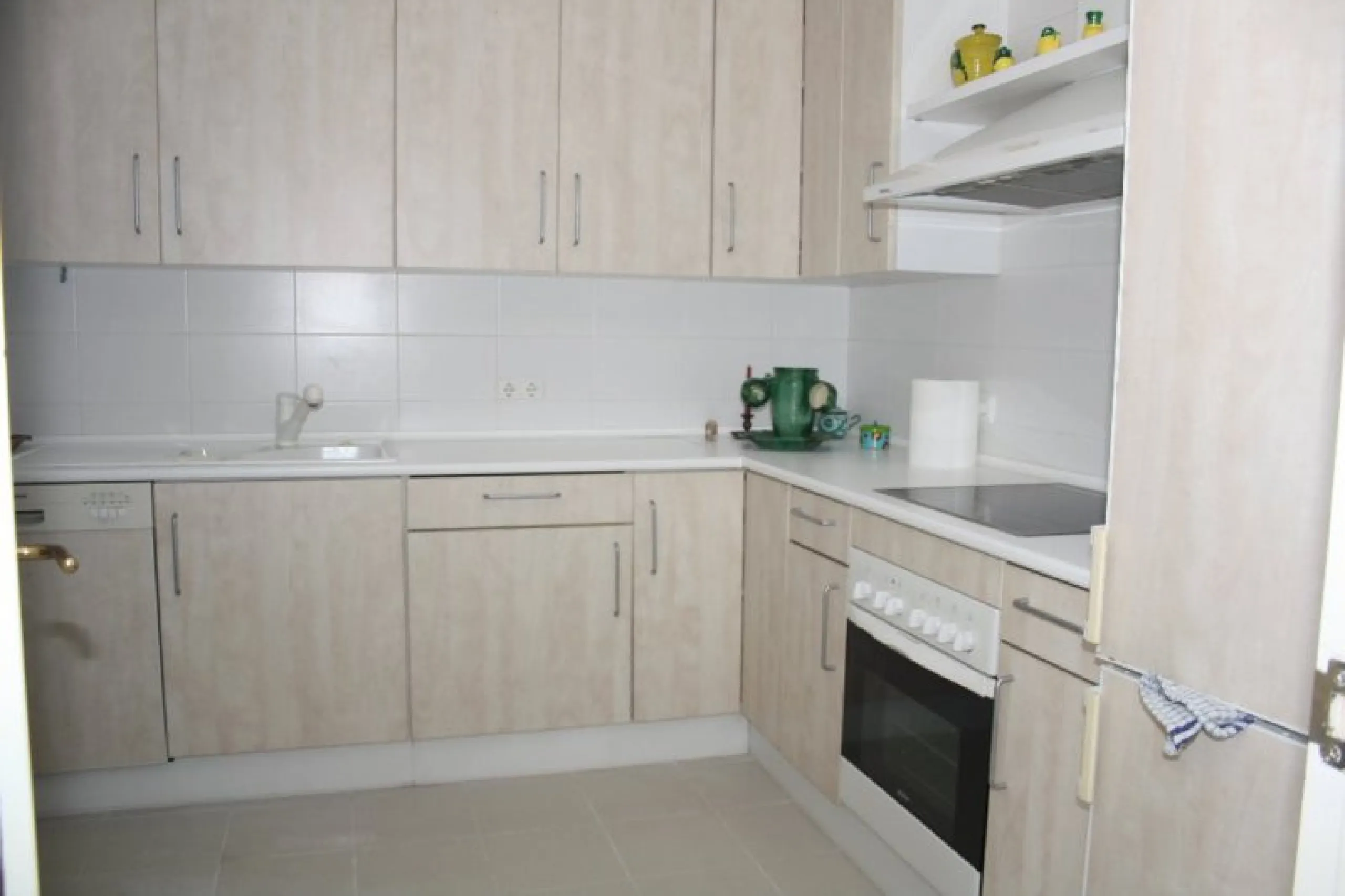 Apartment - Middle Floor Apartment в продаже в Estepona, Málaga. В доме 3 спален и 2 ванных комнат. Площадь дома 170 м²