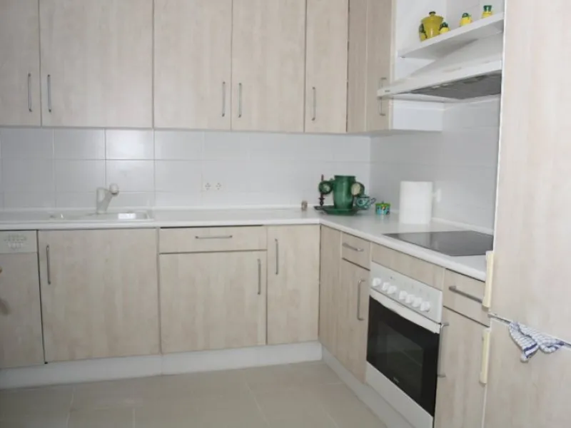 Apartment - Middle Floor Apartment в продаже в Estepona, Málaga. В доме 3 спален и 2 ванных комнат. Площадь дома 170 м²