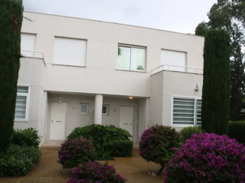 Apartment - Middle Floor Apartment в продаже в Estepona, Málaga. В доме 3 спален и 2 ванных комнат. Площадь дома 170 м²