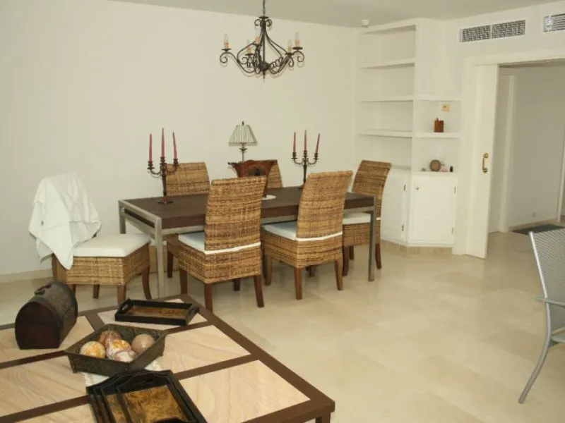 Apartment - Middle Floor Apartment в продаже в Estepona, Málaga. В доме 3 спален и 2 ванных комнат. Площадь дома 170 м²