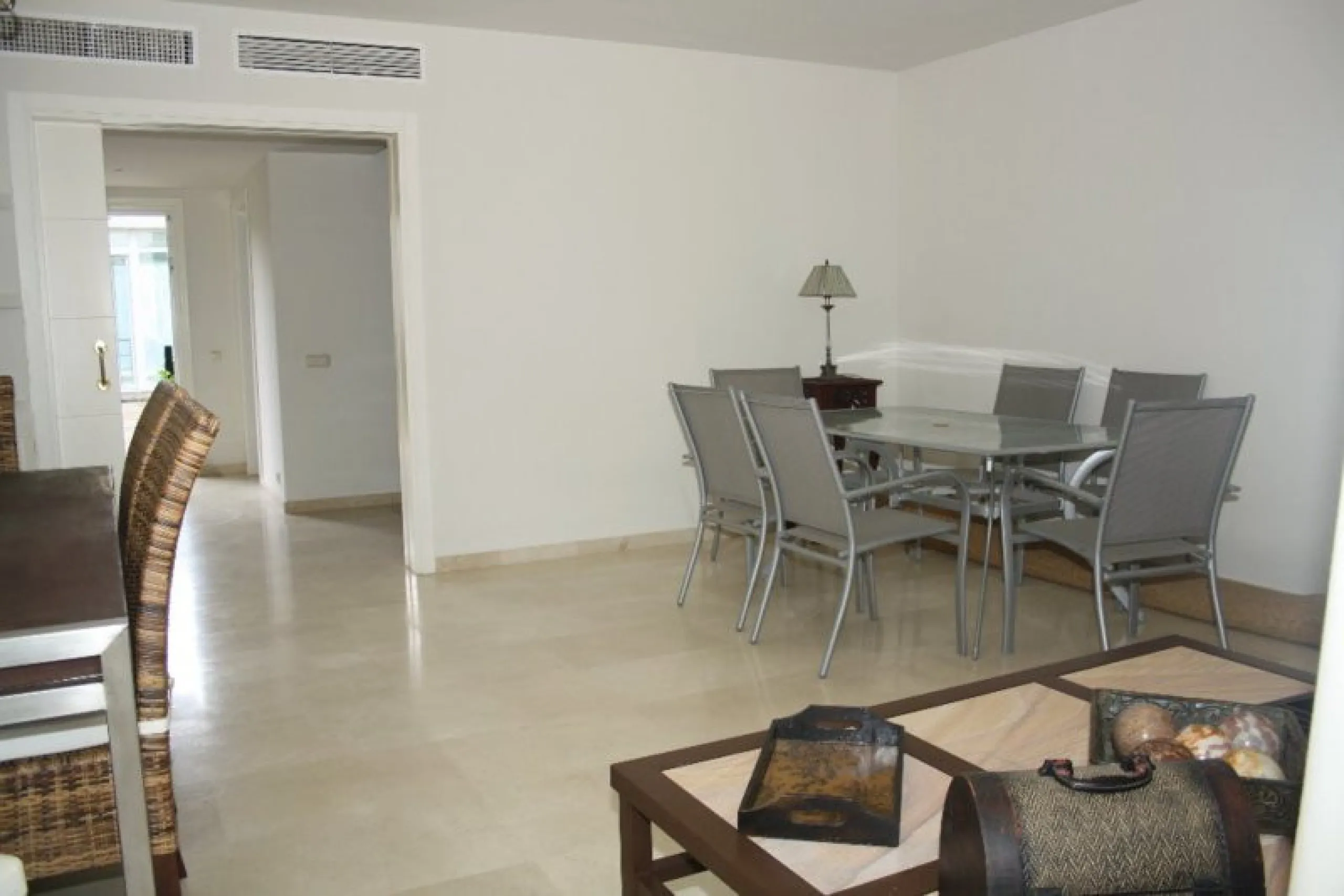 Apartment - Middle Floor Apartment в продаже в Estepona, Málaga. В доме 3 спален и 2 ванных комнат. Площадь дома 170 м²