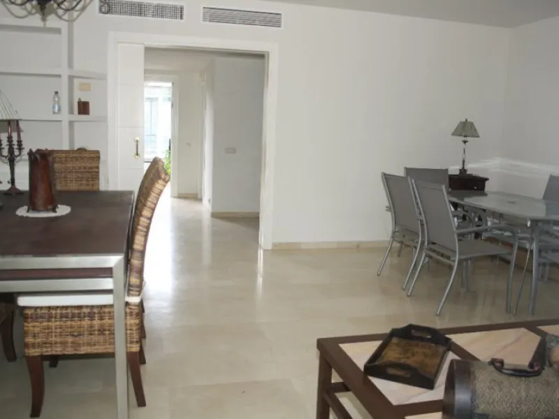 Apartment - Middle Floor Apartment в продаже в Estepona, Málaga. В доме 3 спален и 2 ванных комнат. Площадь дома 170 м²