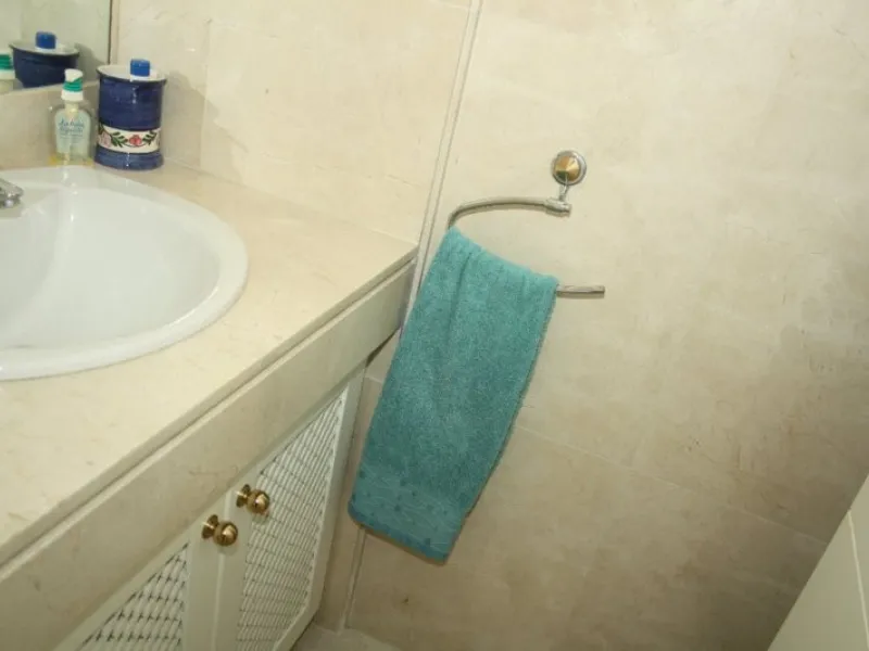 Apartment - Middle Floor Apartment в продаже в Estepona, Málaga. В доме 3 спален и 2 ванных комнат. Площадь дома 170 м²