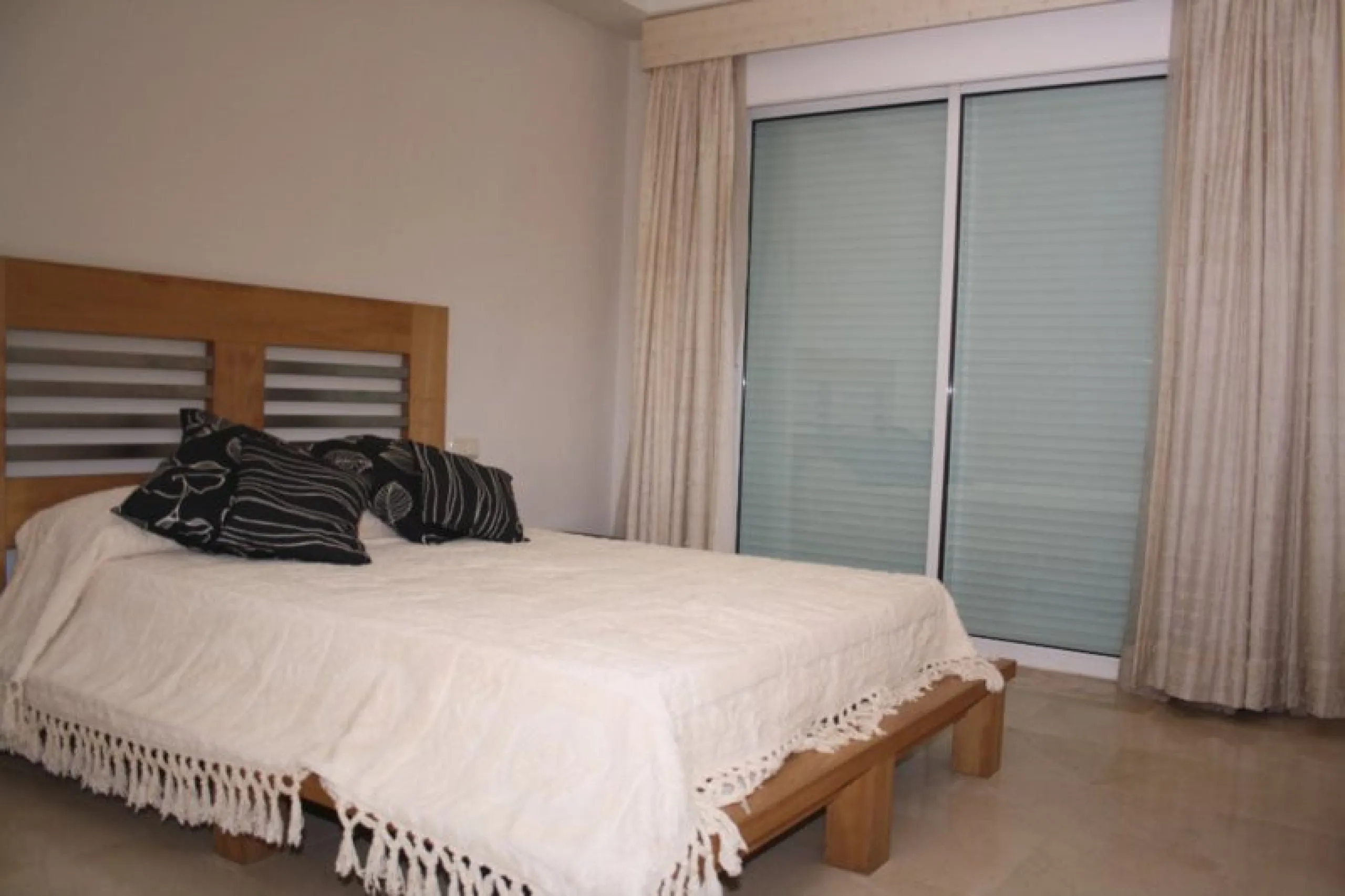 Apartment - Middle Floor Apartment в продаже в Estepona, Málaga. В доме 3 спален и 2 ванных комнат. Площадь дома 170 м²
