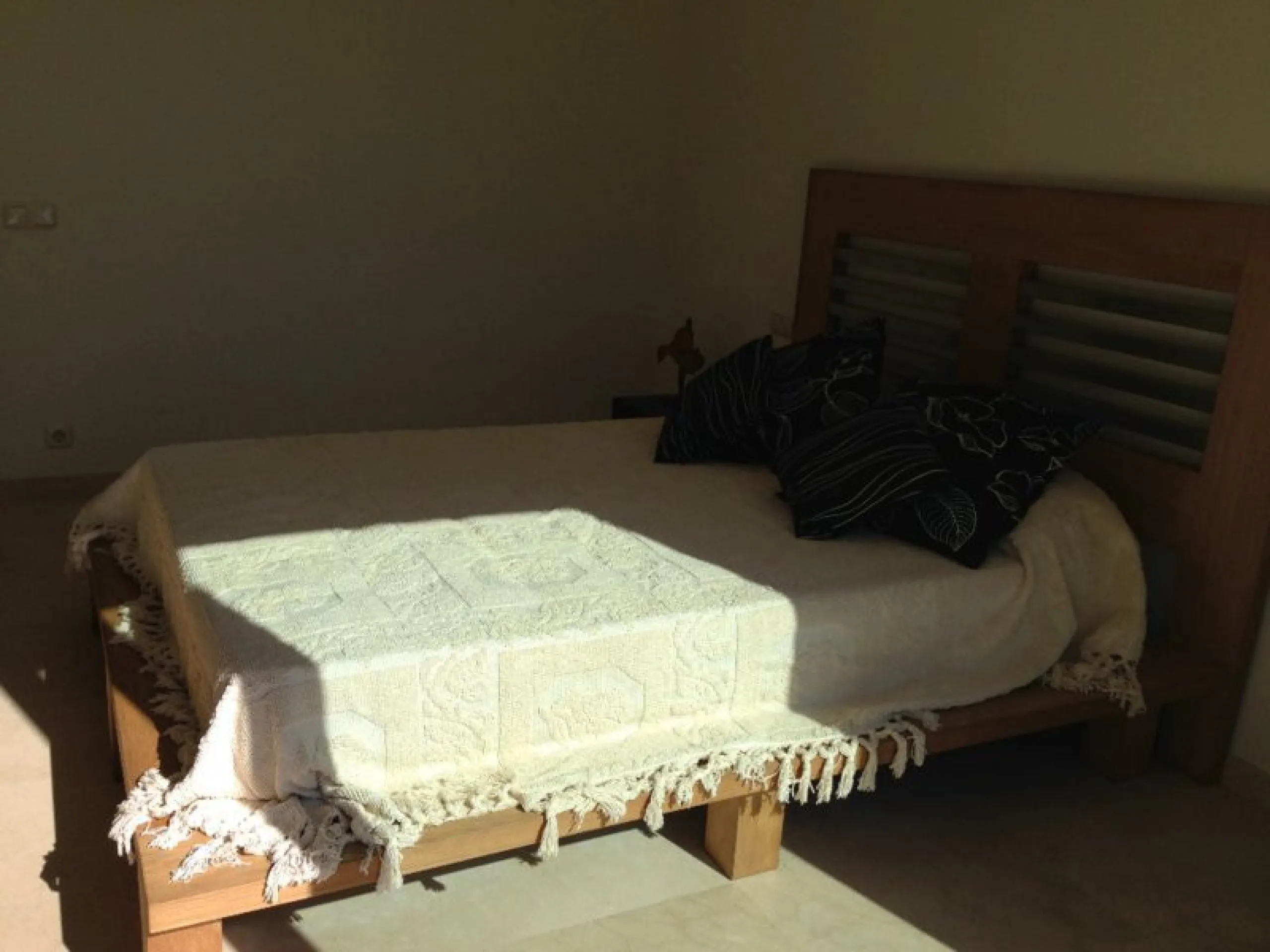Apartment - Middle Floor Apartment в продаже в Estepona, Málaga. В доме 3 спален и 2 ванных комнат. Площадь дома 170 м²