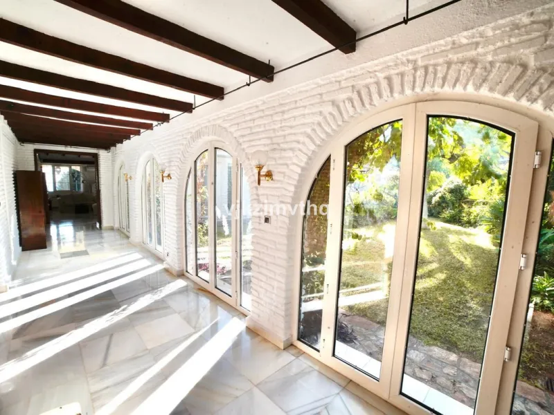 Located in the prestigious and historically significant Rancho Domingo, this exceptional single-story residence offers a rare opportunity to own a home in one of Costa del Sol's most iconic urbanizations. Designed by a student of Frank Lloyd Wright, Ranch