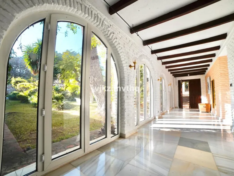 Located in the prestigious and historically significant Rancho Domingo, this exceptional single-story residence offers a rare opportunity to own a home in one of Costa del Sol's most iconic urbanizations. Designed by a student of Frank Lloyd Wright, Ranch