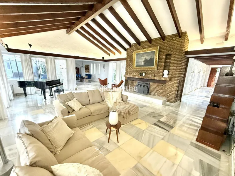 Located in the prestigious and historically significant Rancho Domingo, this exceptional single-story residence offers a rare opportunity to own a home in one of Costa del Sol's most iconic urbanizations. Designed by a student of Frank Lloyd Wright, Ranch